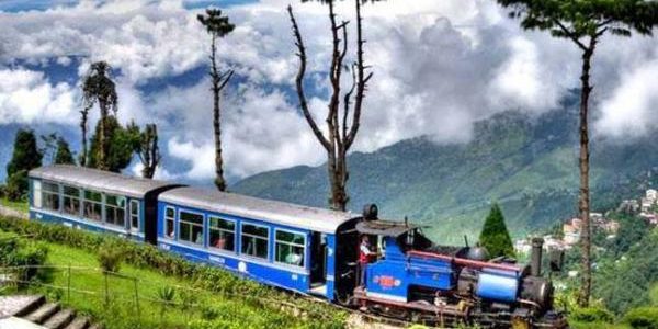 Visit to a Tourist Place Short Essay Writing for English | Darjeeling Visit